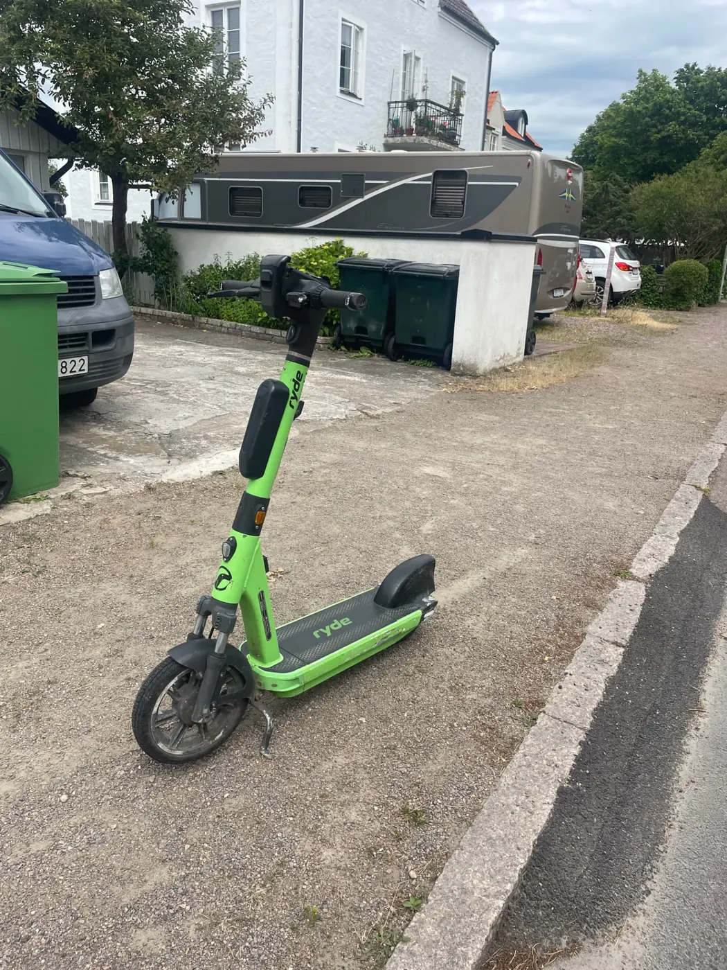 Felparkerade elsparkcyklar i Helsingborg.